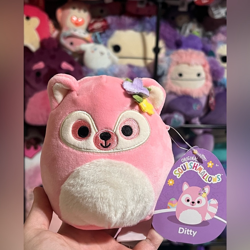 Ditty the lemur 5” Easter squishmallow pink with flowers